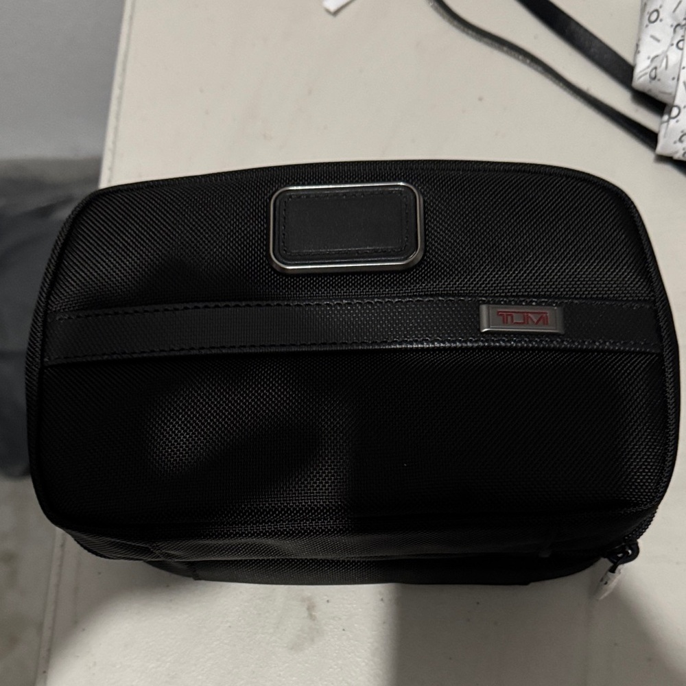 TUMI Black Alpha split travel kit Toiletry Bag for Men